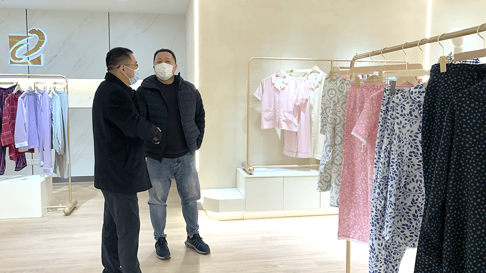 熱烈歡迎江蘇銀行領導帶隊走訪劉潭服裝