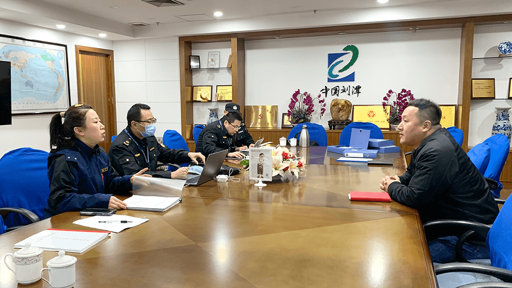 區(qū)應急管理局聯(lián)合梁溪消防對劉潭服裝進行安全檢查