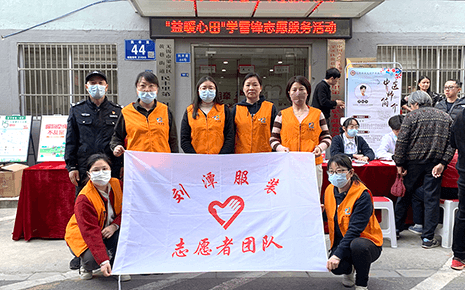 劉潭服裝：志愿服務春風暖 雷鋒精神進社區(qū)