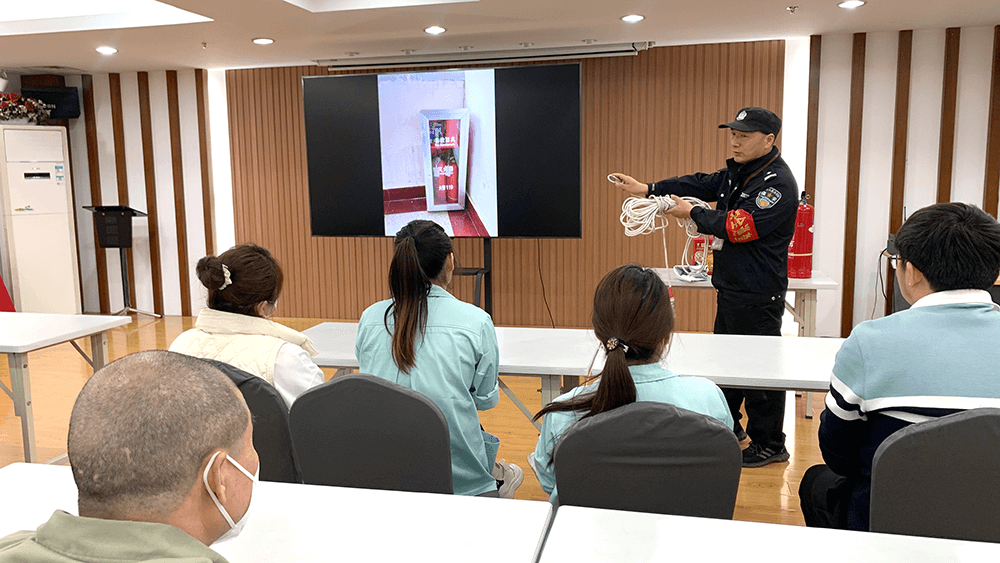 劉潭服裝住宿員工逃生應(yīng)急包操作使用培訓(xùn)
