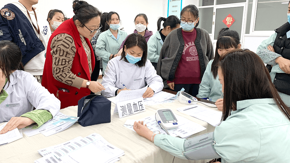 劉潭服裝組織職工進(jìn)行免費(fèi)體檢