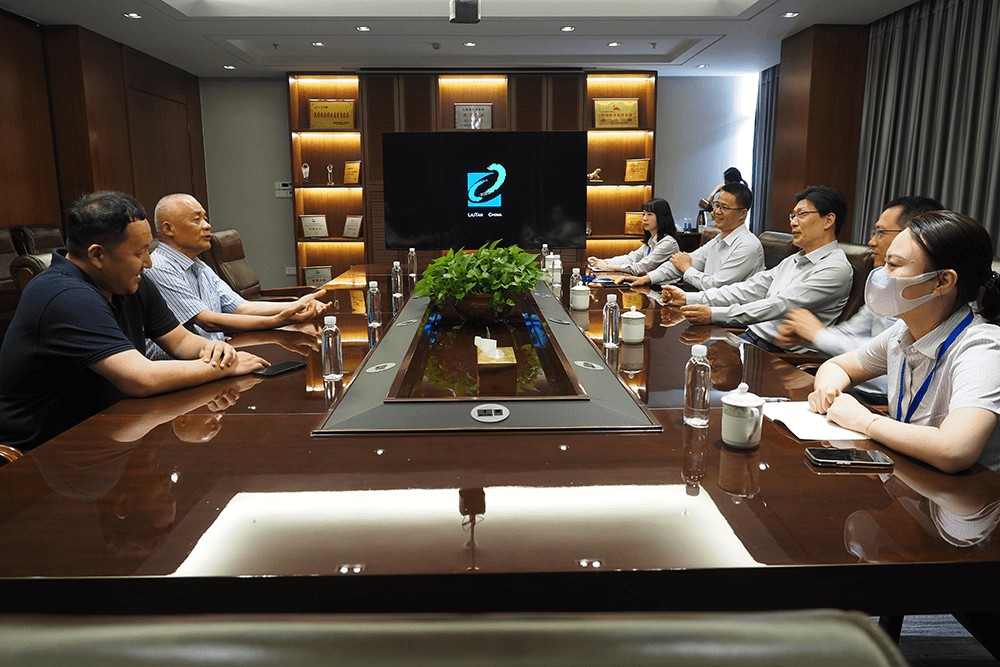 熱烈歡迎江蘇銀行領(lǐng)導(dǎo)走訪調(diào)研劉潭服裝