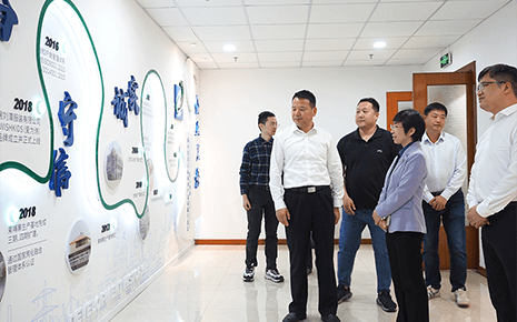 熱烈歡迎省、市僑聯(lián)領(lǐng)導(dǎo)一行赴劉潭服裝調(diào)研