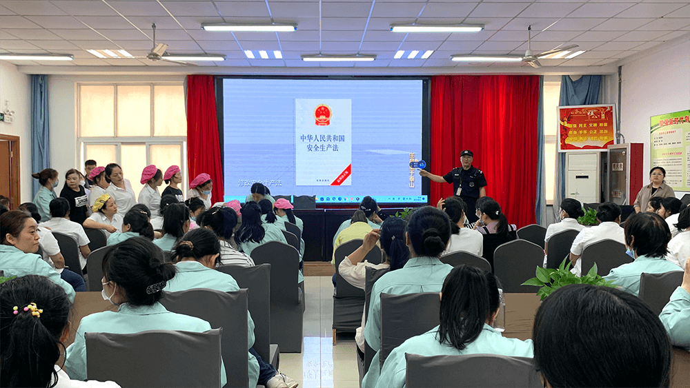 劉潭服裝加強(qiáng)安全生產(chǎn)意識(shí)提升現(xiàn)場(chǎng)管理水平 