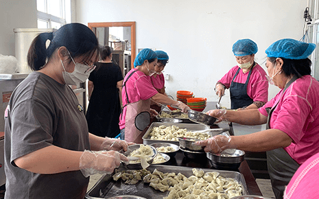 “夏至，幸福至”劉潭服裝全廠員工一起吃餛飩