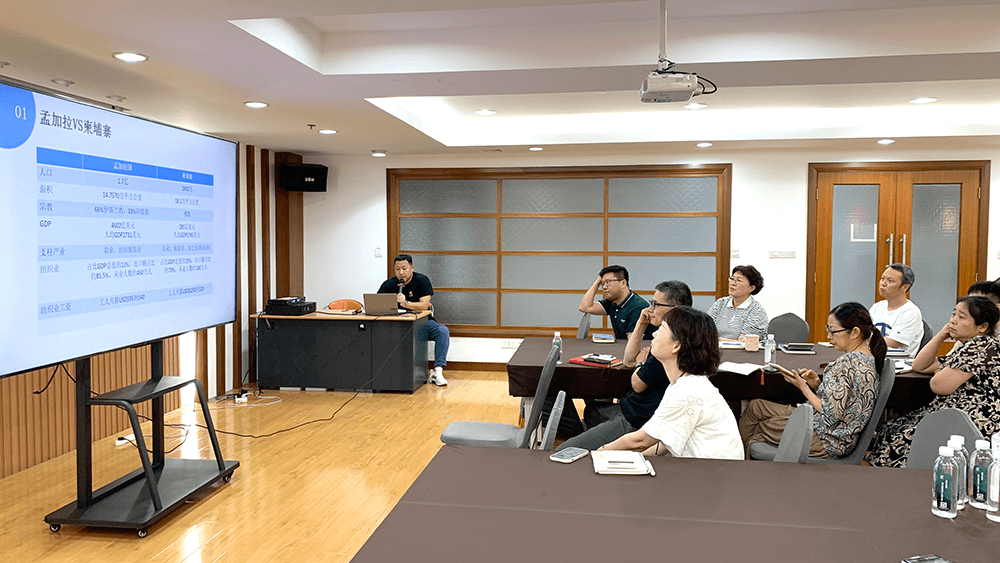 劉潭服裝開(kāi)展高層管理總裁技能培訓(xùn)