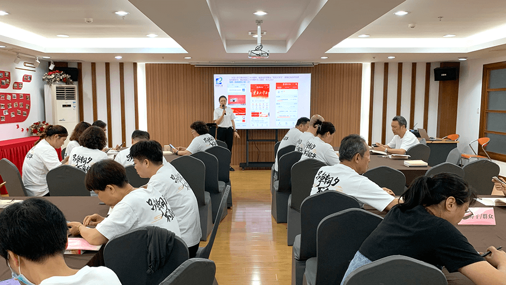 劉潭服裝扎實(shí)開展黨組織生活會(huì)