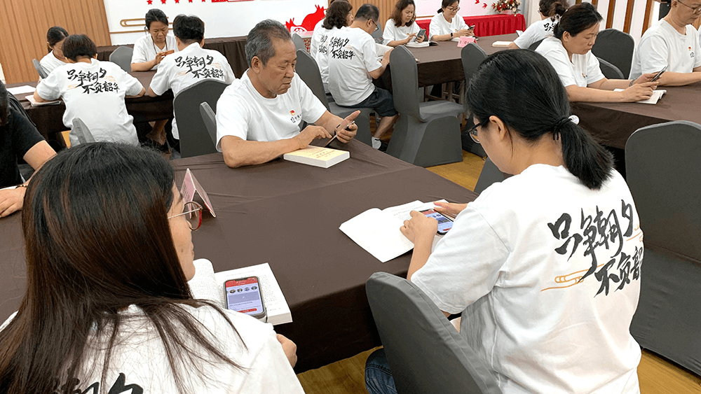 劉潭服裝扎實(shí)開展黨組織生活會(huì)