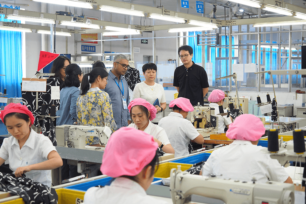 劉潭服裝澳洲重要客戶到我司參觀指導
