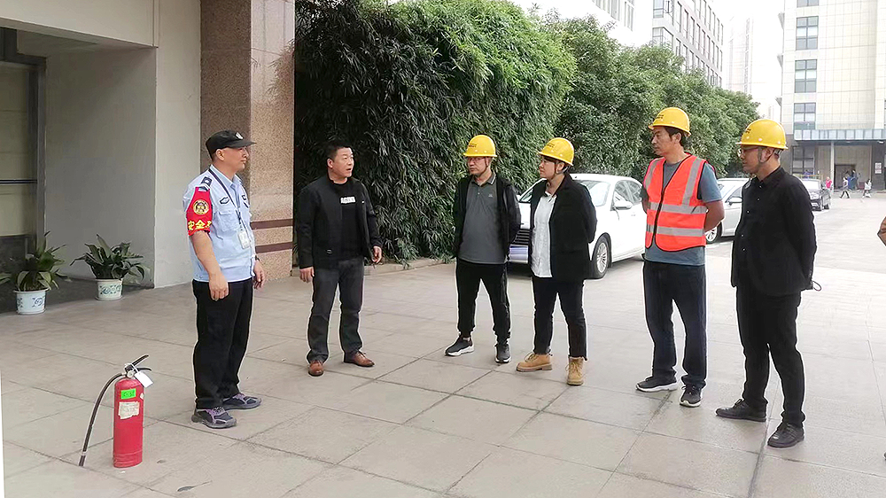 劉潭服裝對外來施工人員進(jìn)行安全操作培訓(xùn)
