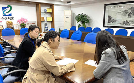 劉潭服裝：社企共建、結(jié)對簽約共發(fā)展