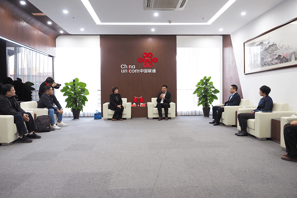 劉潭服裝與無錫聯(lián)通、銳界科技簽署戰(zhàn)略合作協(xié)議