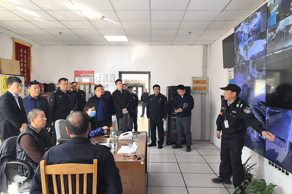 區(qū)領(lǐng)導帶隊到劉潭服裝開展消防安全專項檢查