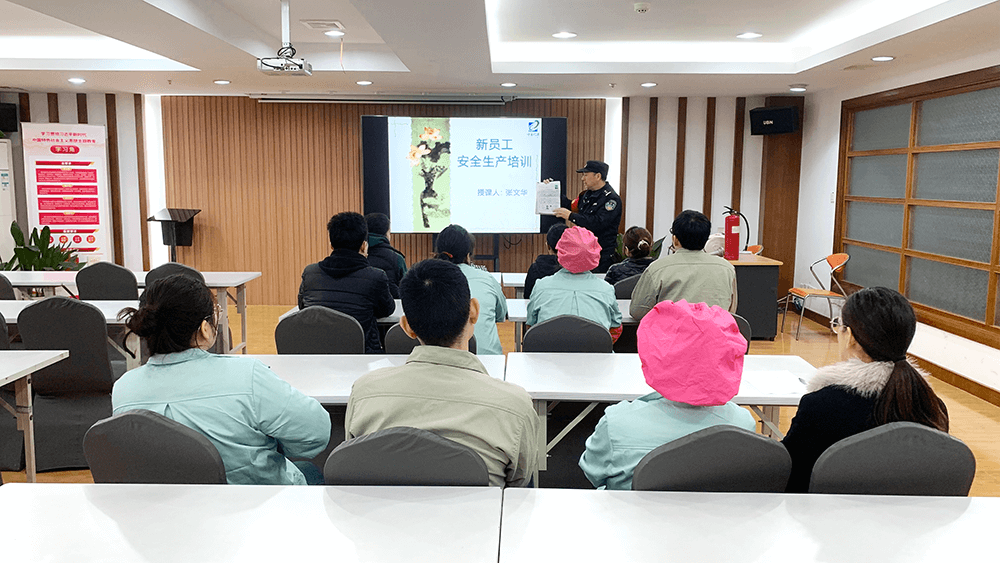 劉潭服裝：為企業(yè)高質(zhì)發(fā)展注入“新鮮血液”