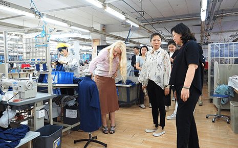 熱烈歡迎市電子商務(wù)協(xié)會到劉潭服裝開展走訪調(diào)研