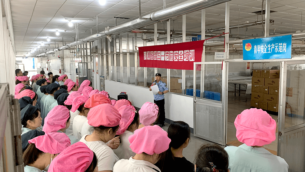 劉潭服裝強(qiáng)化安全防護(hù)意識(shí)牢筑節(jié)前安全防線