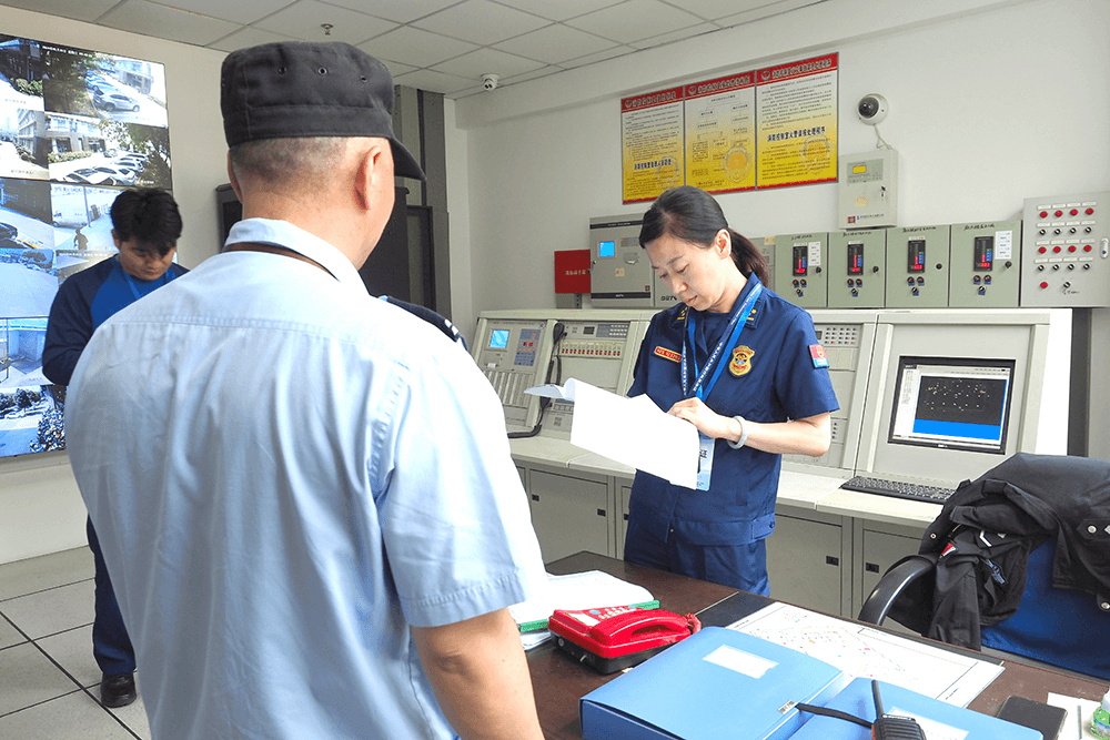 區(qū)消防大隊到劉潭服裝進行“雙隨機”消防安全檢查