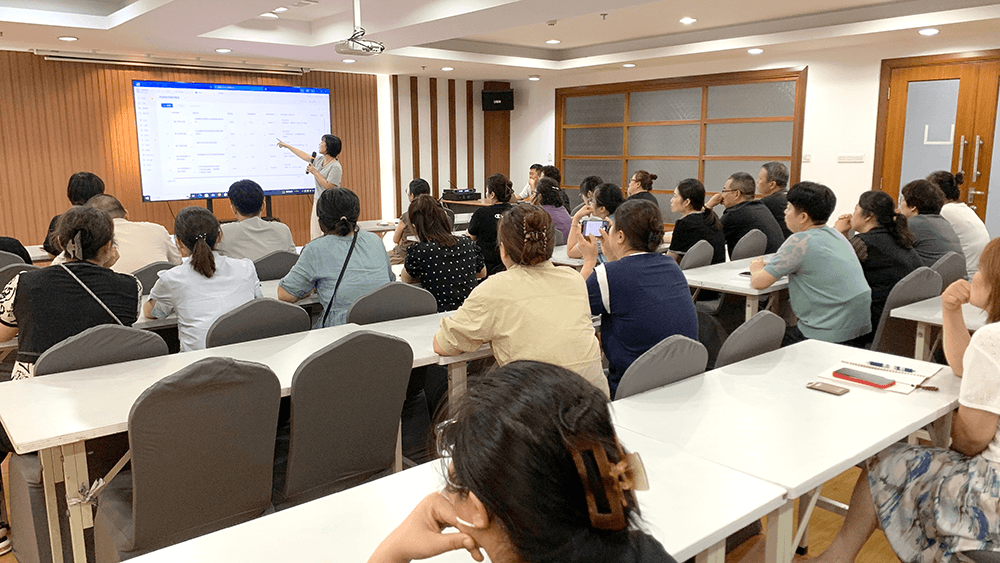 劉潭服裝開展績效管理培訓(xùn)會議
