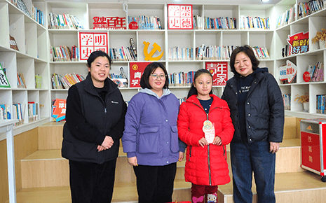 劉潭服裝：溫情慰問送春風(fēng)，困境兒童笑顏開