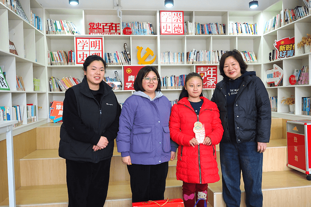 劉潭服裝：溫情慰問送春風(fēng)，困境兒童笑顏開