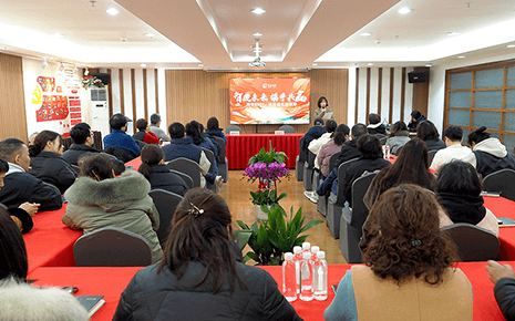 智造未來，攜手共贏！劉潭服裝舉行2025年績效簽約儀式