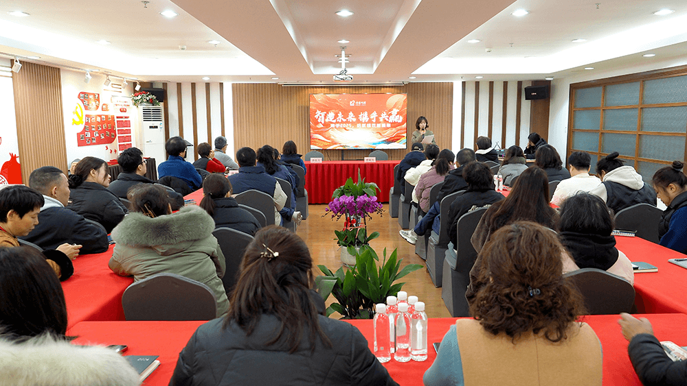 智造未來(lái)，攜手共贏！劉潭服裝舉行2025年績(jī)效簽約儀式