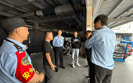 區(qū)應(yīng)急管理局到劉潭服裝開展安全生產(chǎn)檢查