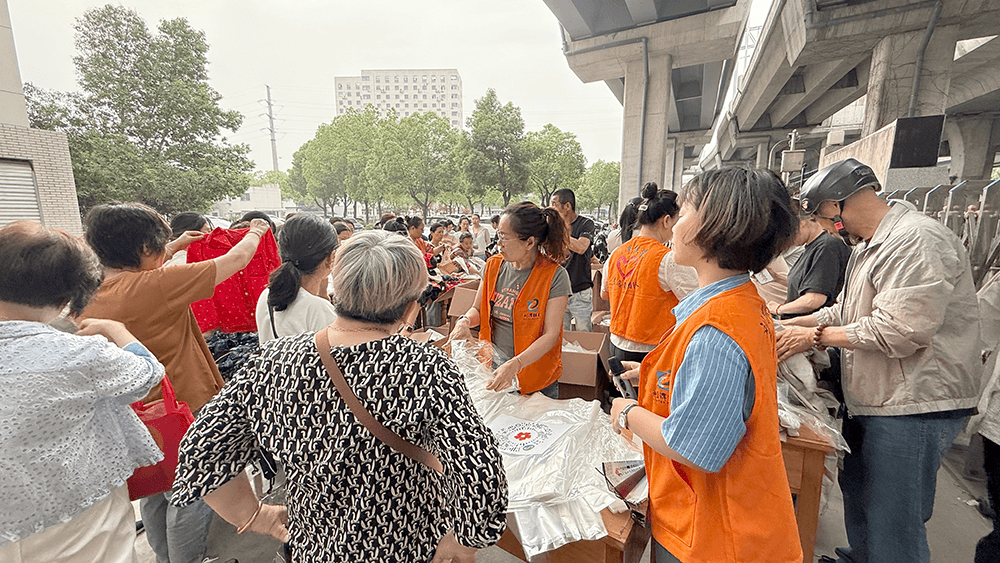 暖聚劉服，愛匯久久！劉潭服裝公益義賣傳遞溫暖力量