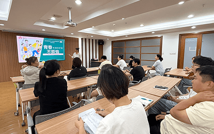 區(qū)婦聯(lián)走進(jìn)劉潭服裝，共話家庭教育新篇