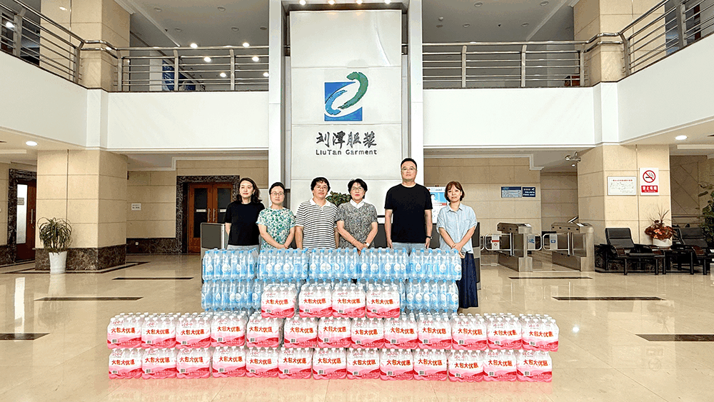 社區(qū)清涼送一線 關(guān)懷沁潤企業(yè)心——楊木橋社區(qū)到劉潭服裝開展慰問活動