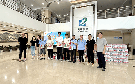 清涼沁基層 關(guān)懷潤心田——黃巷街道總工會到劉潭服裝開展夏送清涼活動