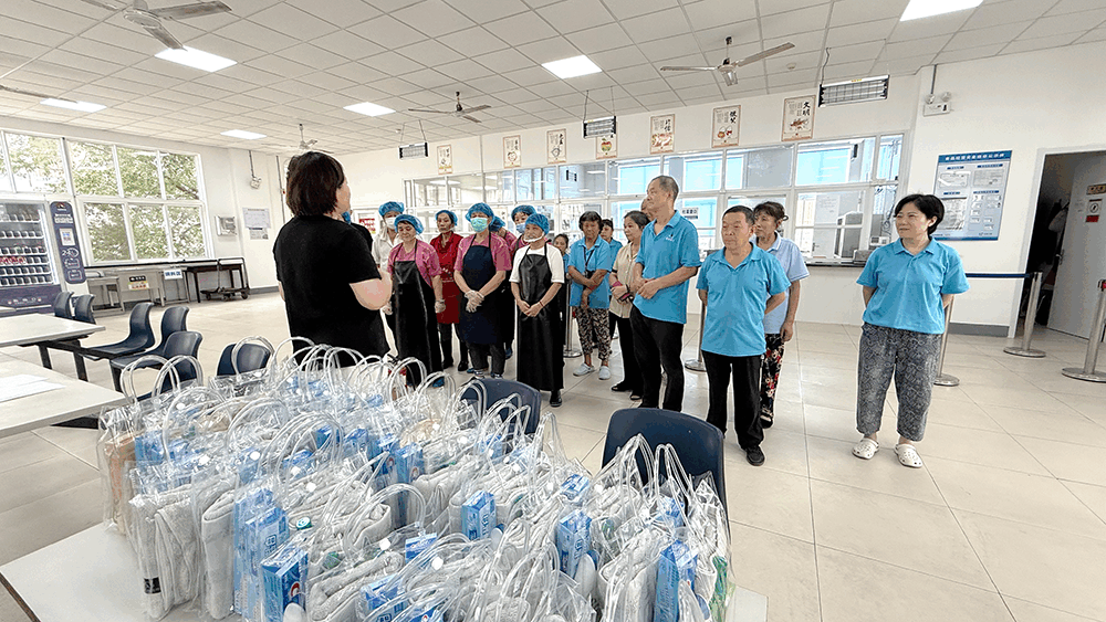 劉潭服裝：雙重關(guān)懷護“后方” 清涼安全送食堂