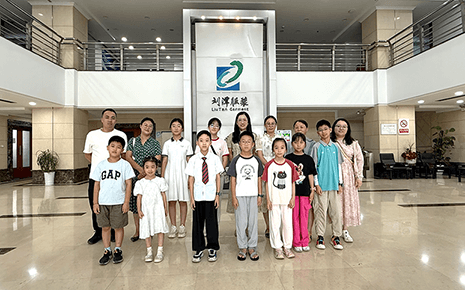 社區(qū)親子探秘“衣”世界！家庭參觀團(tuán)走進(jìn)劉潭服裝