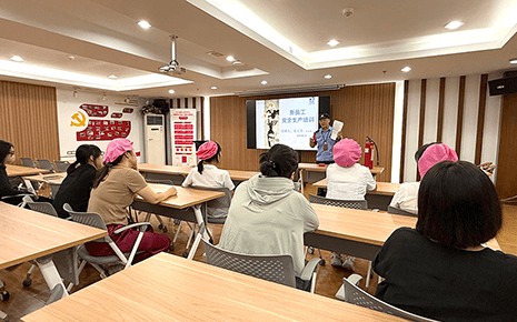 劉潭服裝組織新員進(jìn)行安全教育培訓(xùn)